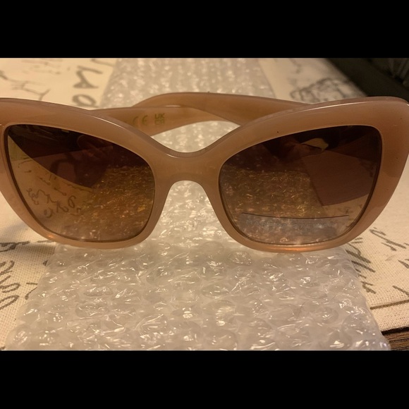 Martha Stewart beige colored sunglasses. - Picture 4 of 6